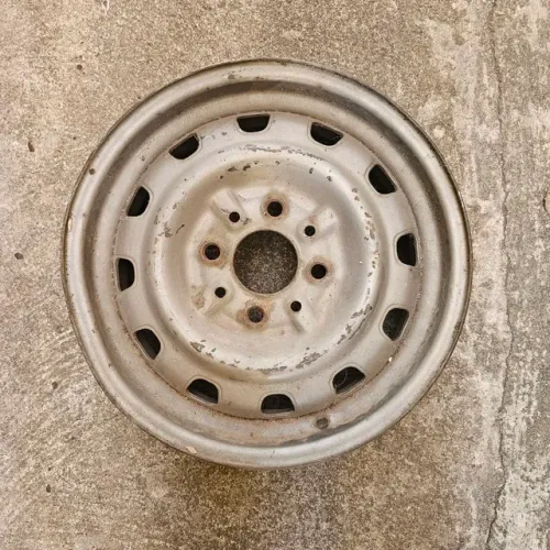 Fiat 147 spazio panorama  roda de ferro original 
