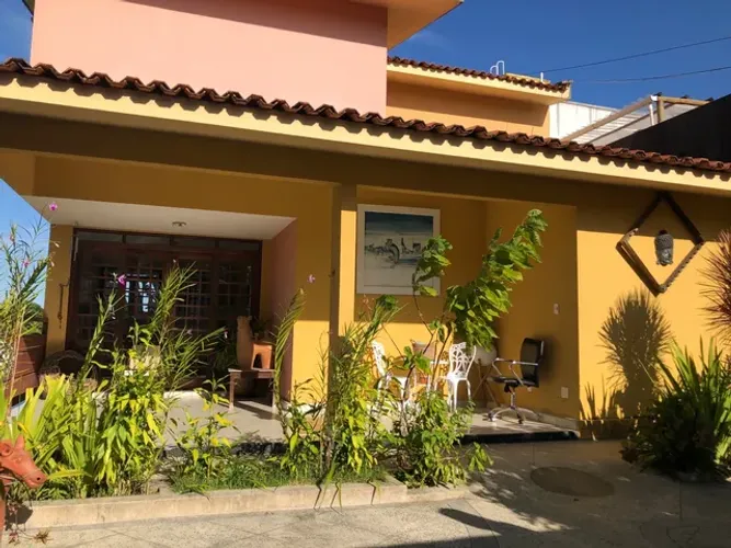 Casa 2 andares ampla e com área verde