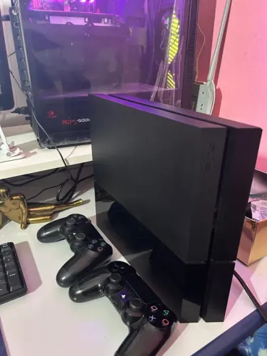 Playstation 4 - 2 controles e jogos