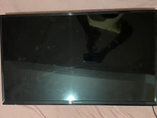 Televisor PANASONIC  de Led LCD 32 POUCO USADA 
