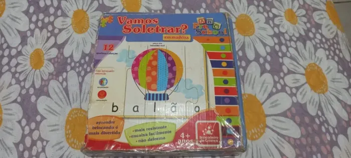 Brinquedo vamos soletrar em madeira usado.