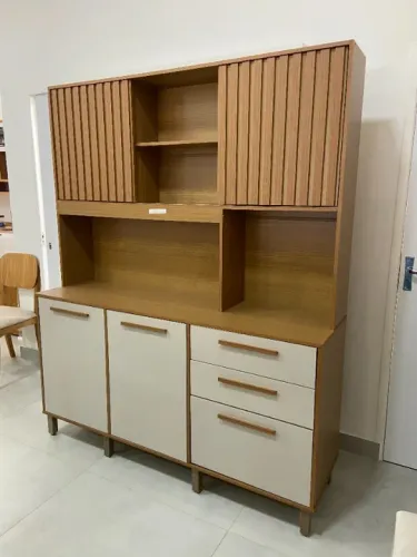 Kit Cozinha com Portas Ripadas em MDF e Espaço para Micro-ondas