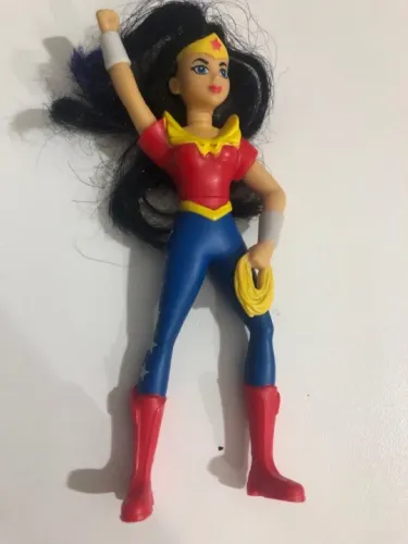 Boneca mulher maravilha 