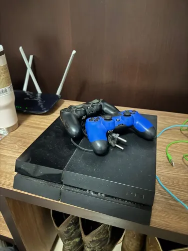 Playstation 4 Flat (PS4) com 2 Controles originais, ps4 vem com a caixa