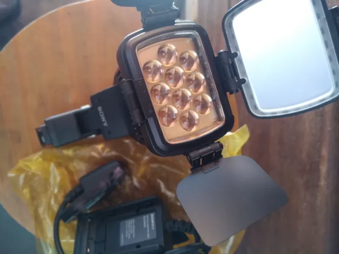 Vídeo light a bateria SONY HVL-LBP SEM USO