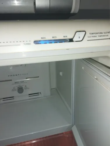 Geladeira Electrolux com defeito 