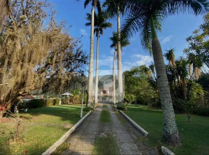 0 - Sítio 4 quartos, sendo 1 suíte