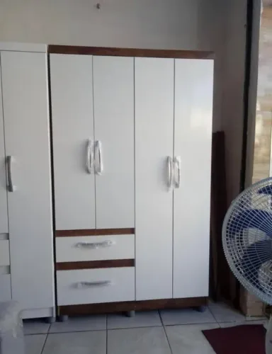 Roupeiro de 4 portas branco - Montagem Gratis