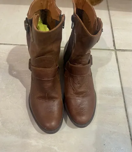 Botas de couro marrom