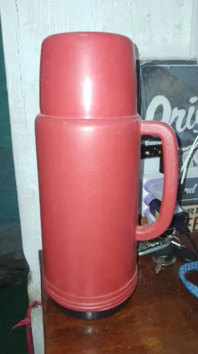 Vendo um garrafa térmica de café 