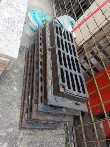 Grelha boca de lobo  articulada tráfico pesado, ferro fundido 