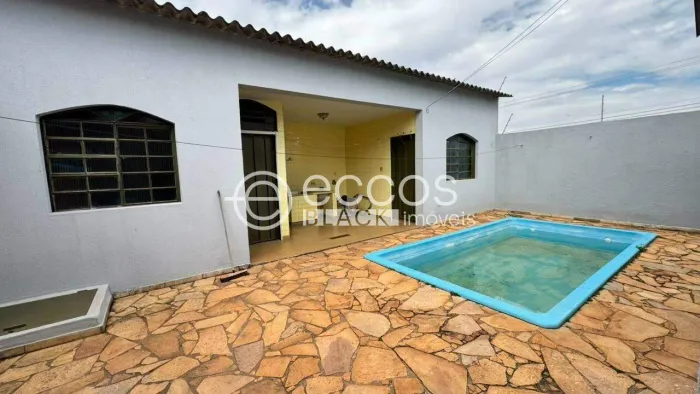 Casa para aluguel, 3 quartos, 1 suíte, 1 vaga, Cidade Jardim - Uberlândia/MG