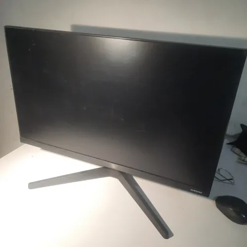 Monitor samsung 24 polegadas defeito tela. Baixei.