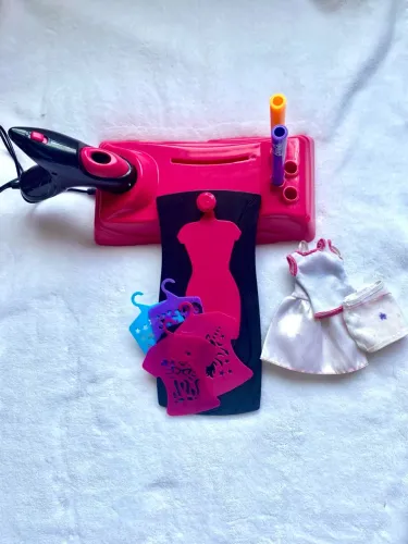 Máquina de criar roupas para bonecas