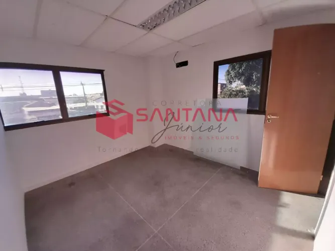 Sala comercial para locação na Avenida Luís Tarquínio
