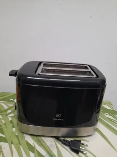 Torradeira Electrolux preta