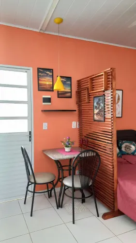 Kitnet mobiliada (com mobilia) possui "Um cômodo" + o banheiro por 950,00 no Jd.Leblon!! 