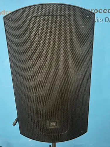 Caixa de Som JBL Max 15 pouco usada.
