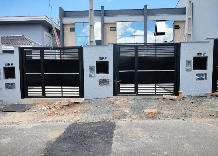 Sobrado Geminado com 116m² - Bairro Costa e Silva - Joinville/SC
