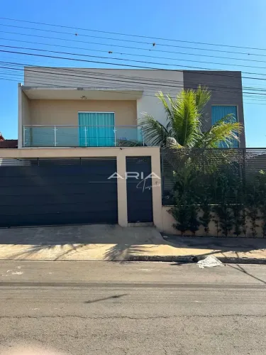 Casa sobrado com 3 dormitórios disponível a venda no Jd Montecatine em Cambé