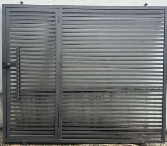 PORTÃO DE CORRER P GARAGEM 250X210 RIPADO