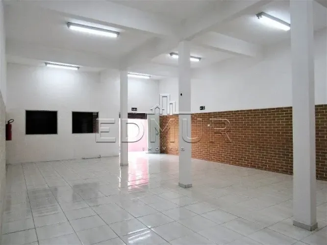SALÃO para ALUGUEL com 220m² no bairro Parque Oratório com 0 quartos e 0 vagas. Santo Andr