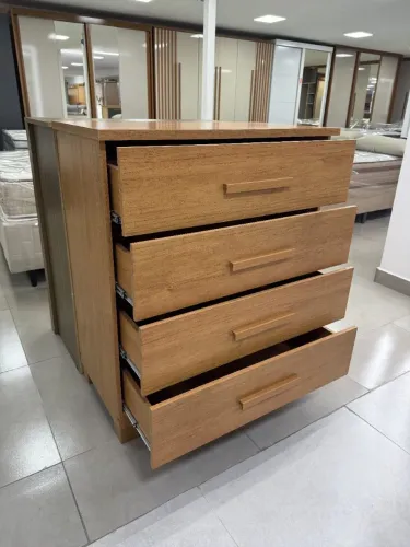 Cômoda 4 gavetas