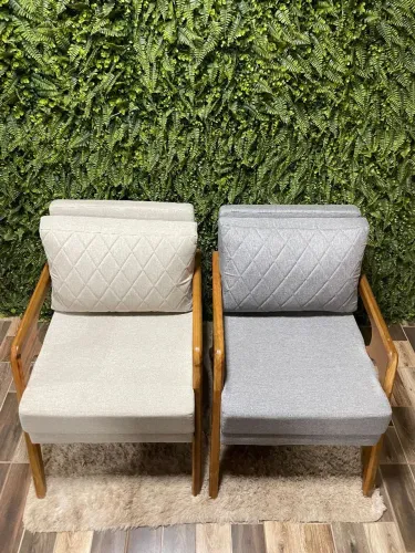 Poltronas de linho e madeira maciça