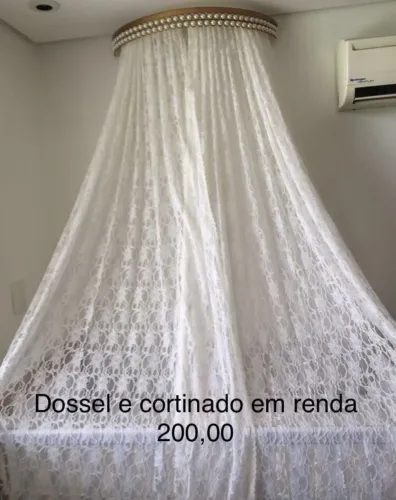 Dossel com cortinado em renda