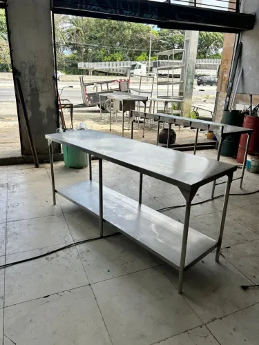 Mesa inox- alta qualidade e nova! Fazemos sob medida.