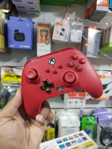 Controle Powera Enhanced semi-novo com fio<br>Para Xbox one S e séries S/X e PC<br>R$240,00