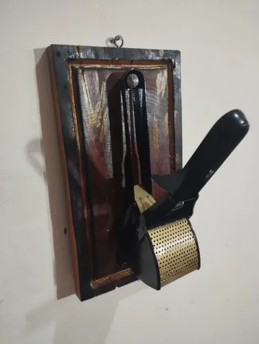 Quadro com Espremedor de Batata Vintage Anos 70
