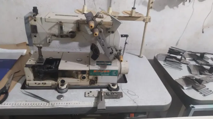 Máquina de costura passantera industrial de jeans 