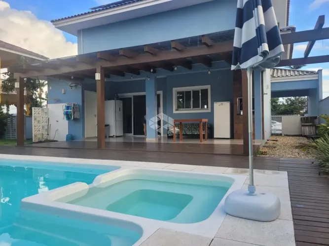 SOBRADO COM PISCINA EM UBATUBA, SÃO FRANCISCO DO SUL-SC