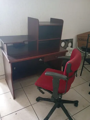 ESCRIVANINHA DE EMBUIA COM CADEIRA