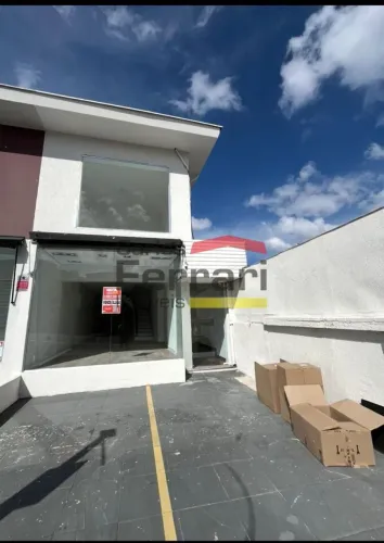 Sobrado comercial para venda ou locação na Avenida Água Fria!