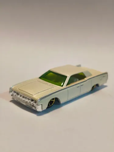 64 Lincoln Continental Branco 2007 Hot Wheels 1:64 Loose