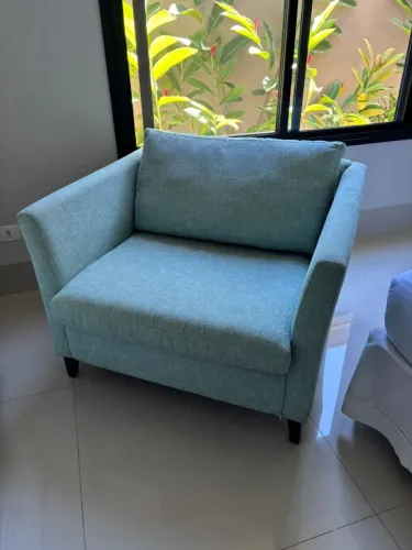 Poltrona elegante e confortável - 1,0 m