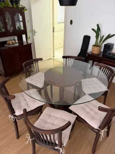 Jogo de mesa com cadeiras 