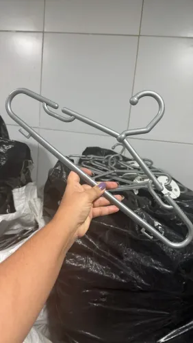 Cabide com e sem prendedor