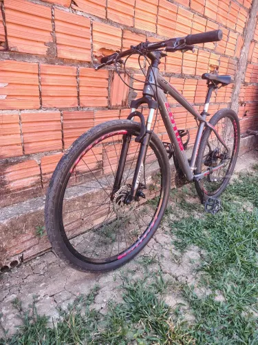 Bike Lótus aro 29 com nota fiscal e apenas um dono.