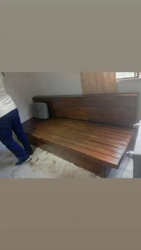 Base de madeira para sofá 5 lugares 