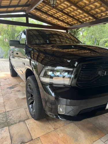 Ram Classic Laramie Night Edition 5.7 V8 16V Gasolina 4X4 Aut. 2022