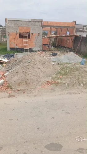 ? terreno em Matinhos com uma casa começando a construir