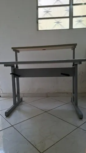 Mesa para Estação regulável