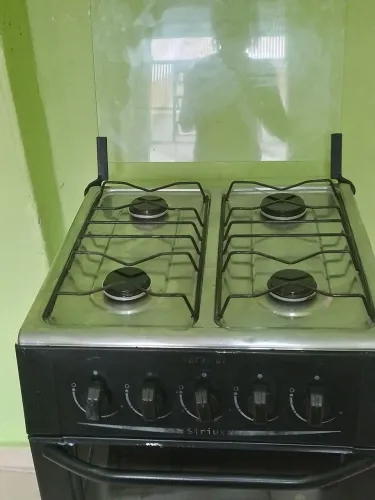 Vende se um fogão de 4 bocas