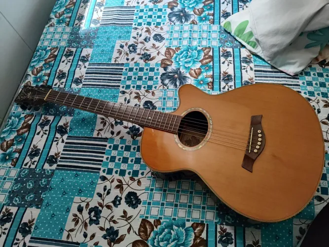 Violão tagima Canadá