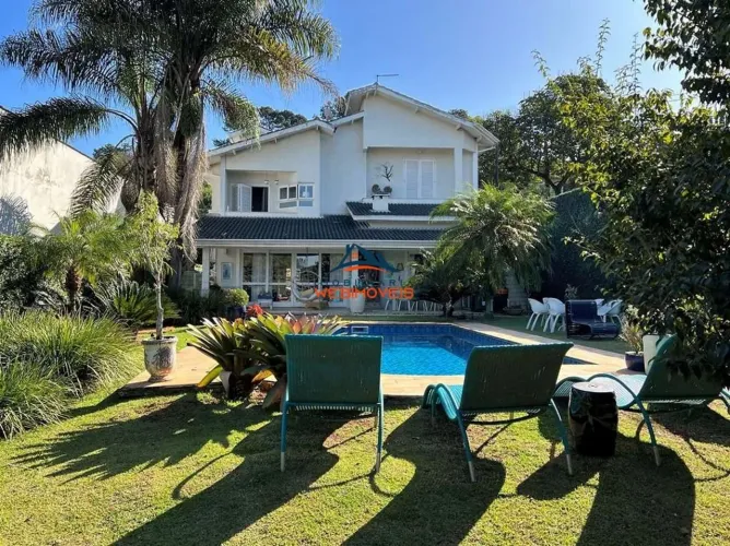 Imperdível: Casa de luxo com 4 suítes e 5 vagas na Vila Santo Antônio, Cotia-SP!