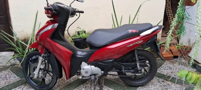 Biz 125 pronta pra andar e tranferir .muito boa moto .com chave ? reserva e já com o exe