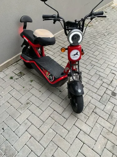 Moto elétrica para sair rápido